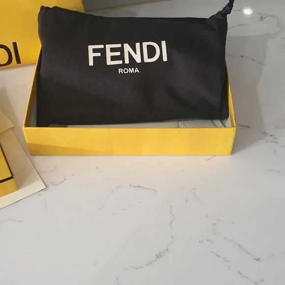 Fendi Continental Red wallet - Picture 2 of 9